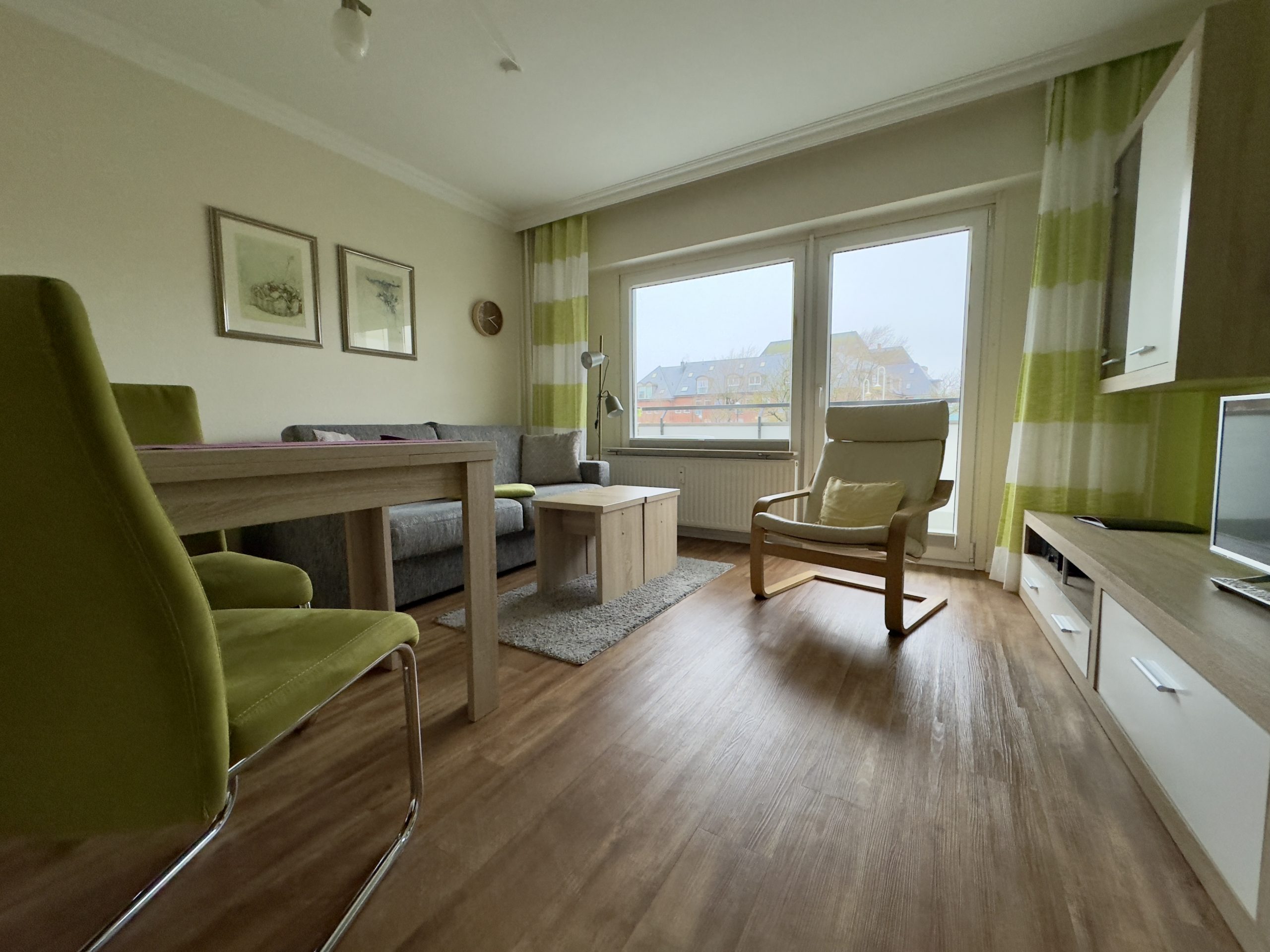 Wohnzimmer mit Balkon, Ferienwohnung 6, Haus Nordland, Westerland, Sylt